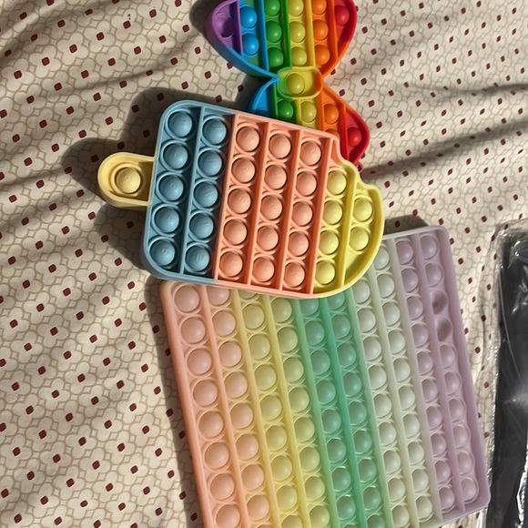 1 jumbo popit, 1 popit,and one mini popit and one small squishy - Picture 4 of 4